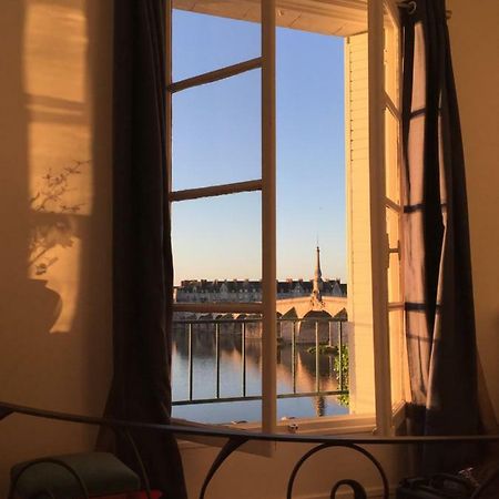 Les Lumieres De La Loire Apartment Блоа Екстериор снимка